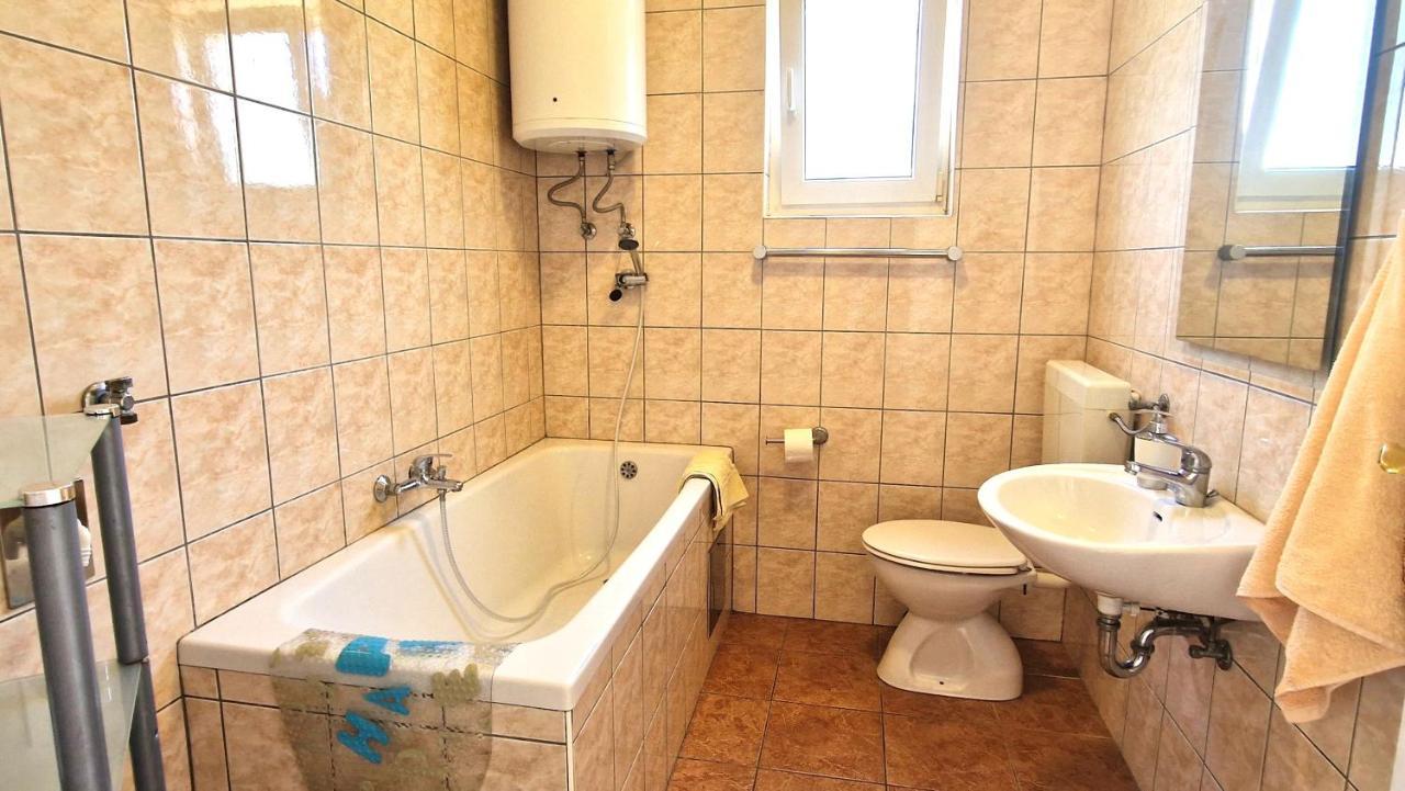 Apartment Hrzina Krk Town Bagian luar foto